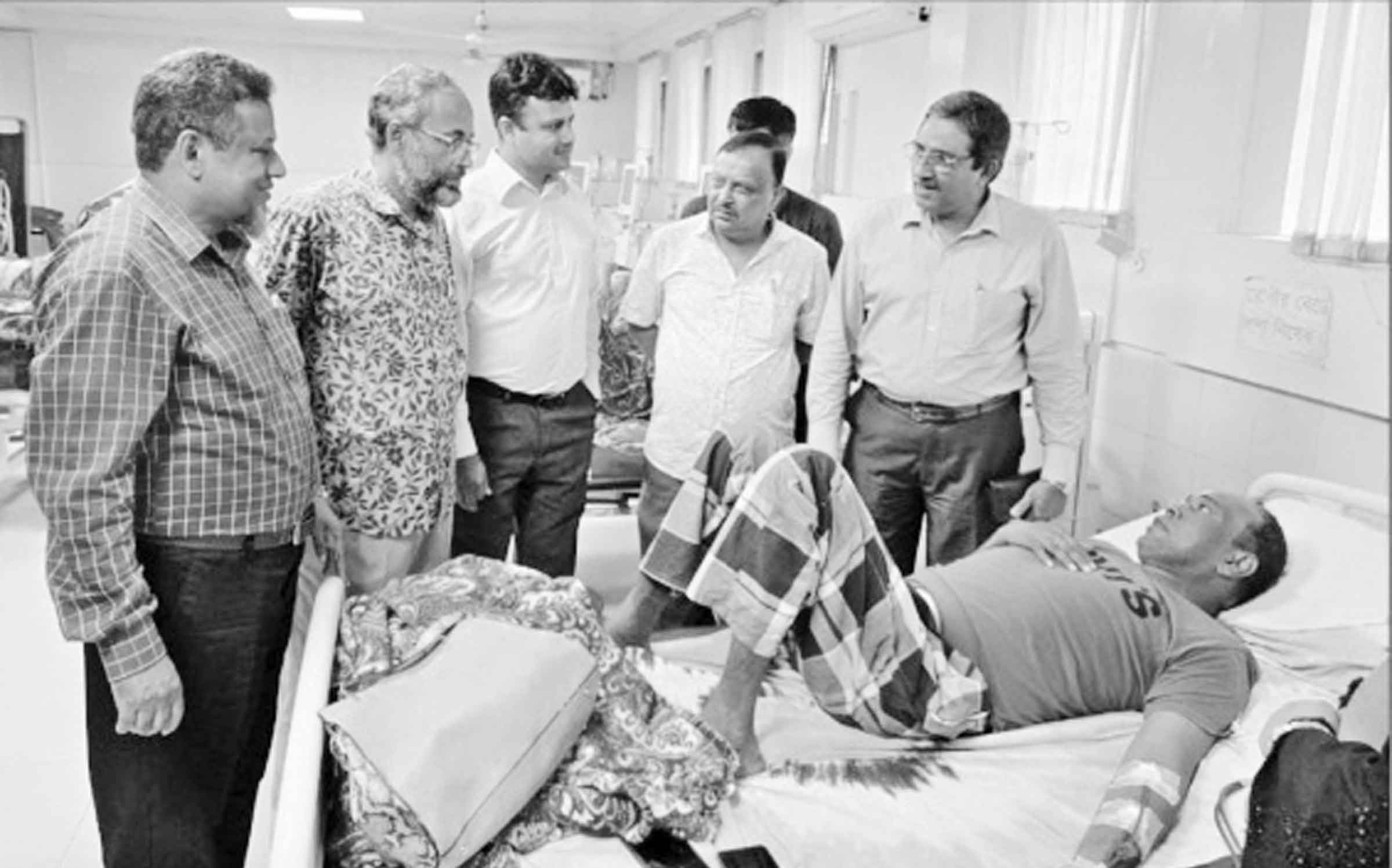 ফেনী জেনারেল হাসপাতাল পরিদর্শন করলেন জাতীয় মানবাধিকার কমিশনের চেয়ারম্যান