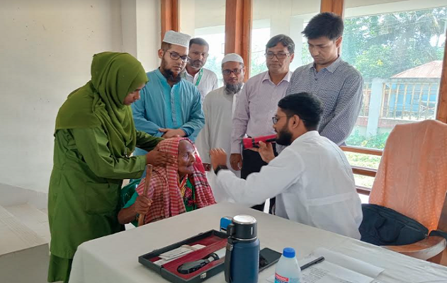 ঘোড়াঘাটে বিনামূল্যে চক্ষু ক্যাম্প অনুষ্ঠিত 