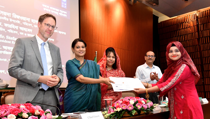 ওজোনস্তর রক্ষায় পরিবেশবান্ধব প্রযুক্তির এসি, ফ্রিজ ব্যবহারের আহ্বান পরিবেশ উপদেষ্টার