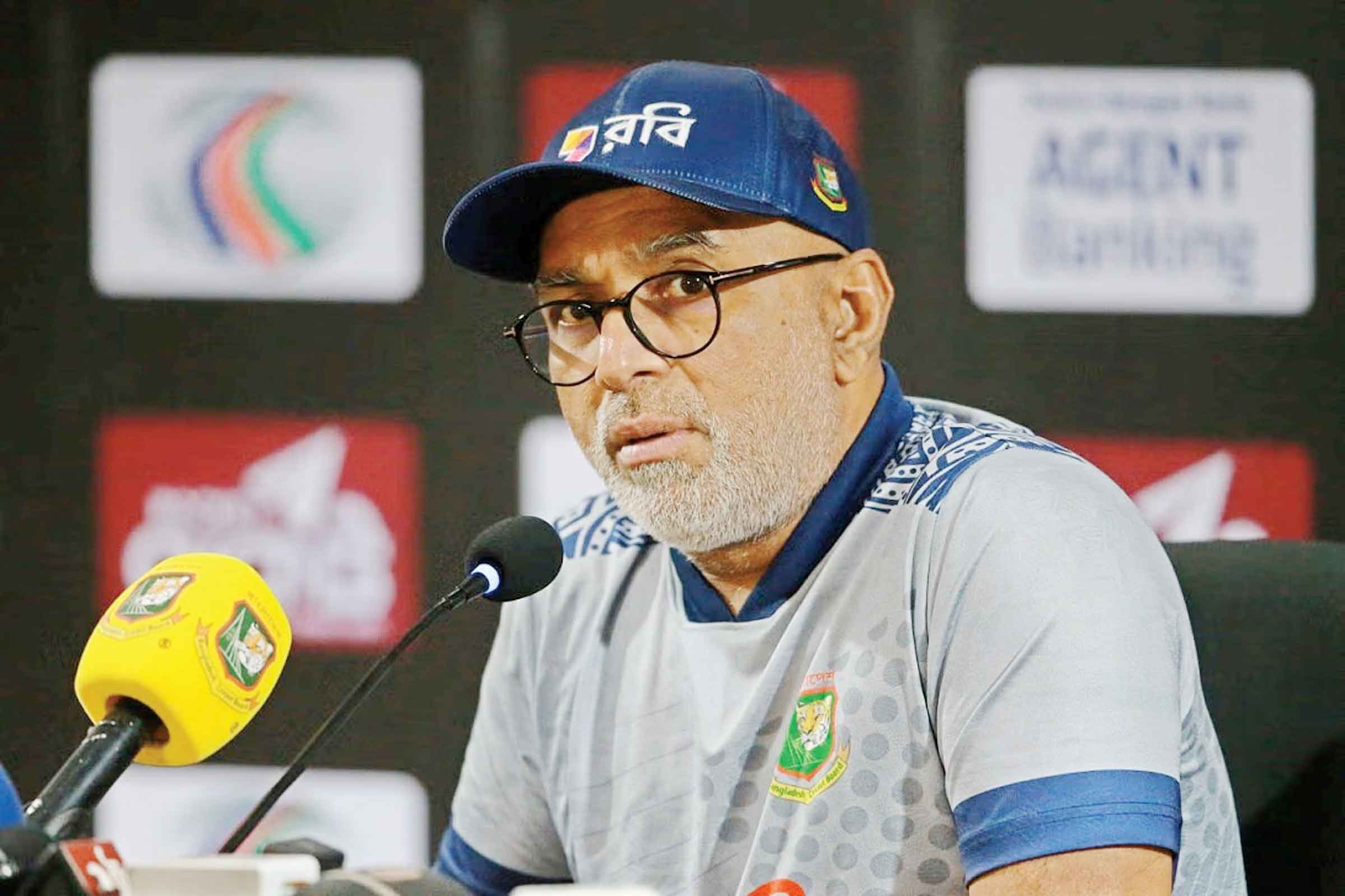 ভারত চ্যালেঞ্জের দিকে তাকিয়ে বাংলাদেশের কোচ হাথুরুসিংহে