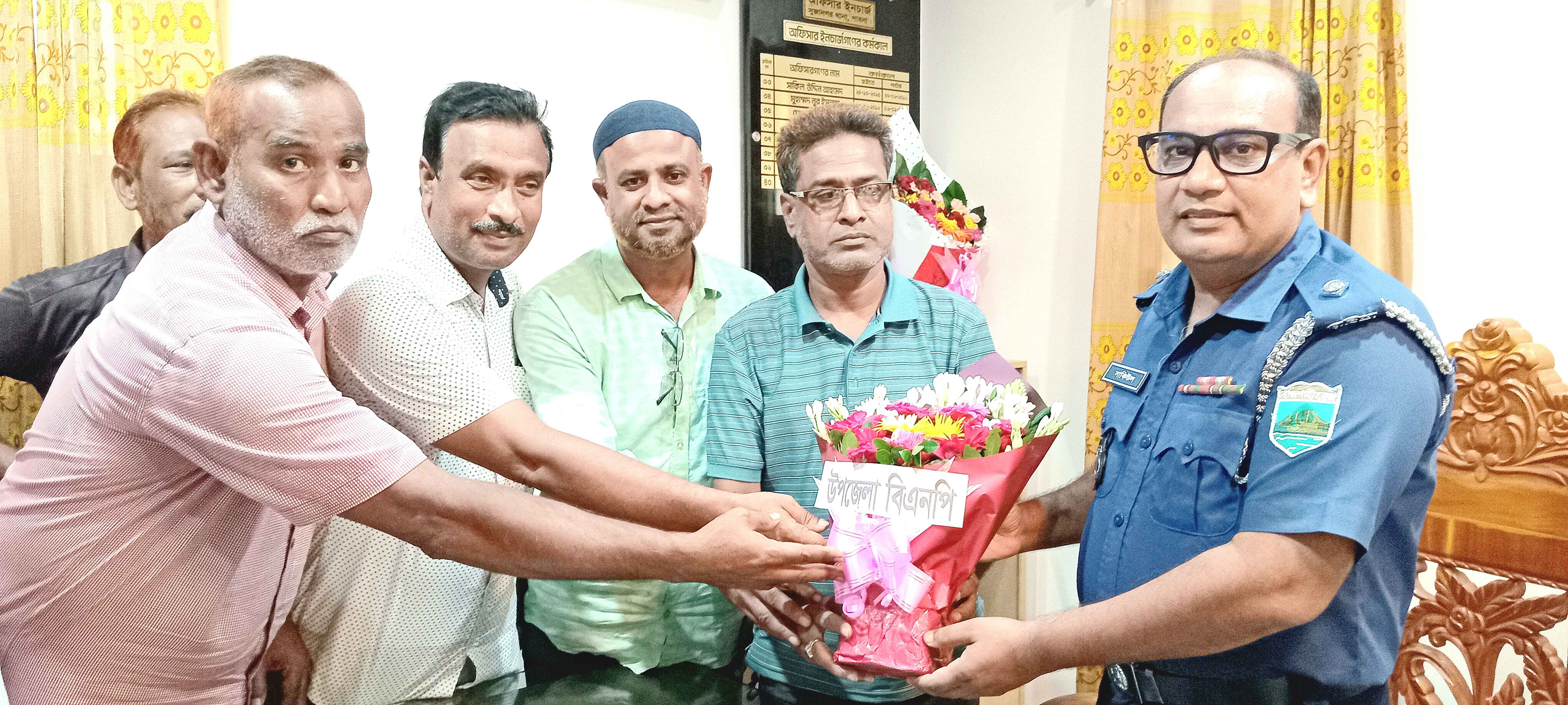 সুজানগরে নবাগত ওসির সঙ্গে বিএনপির শুভেচ্ছা বিনিময়