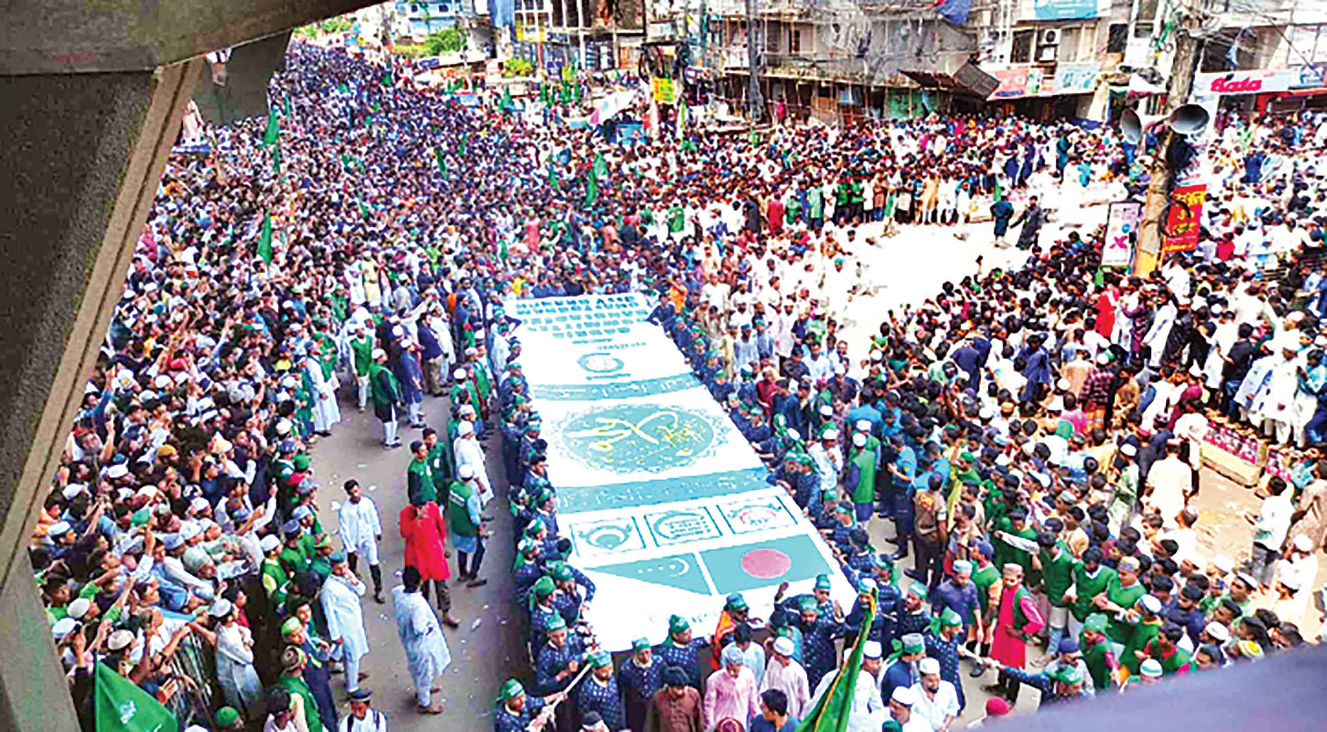 চট্টগ্রামে লাখো মানুষের উপস্থিতিতে জশনে জুলুস উদযাপিত