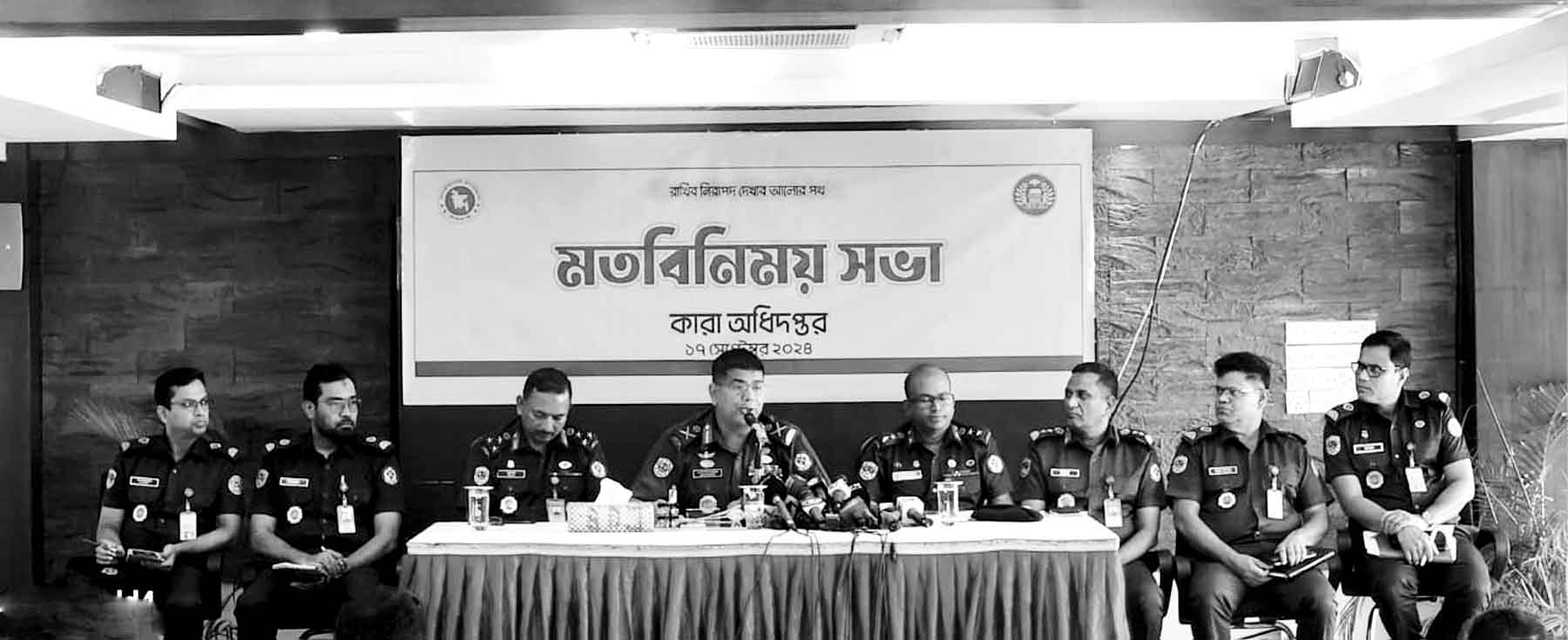 ১৭ কারাগারে হামলা, হদিস নেই ২৭টি অস্ত্রের পলাতক ৭০ জঙ্গি :কারা মহাপরিদর্শক