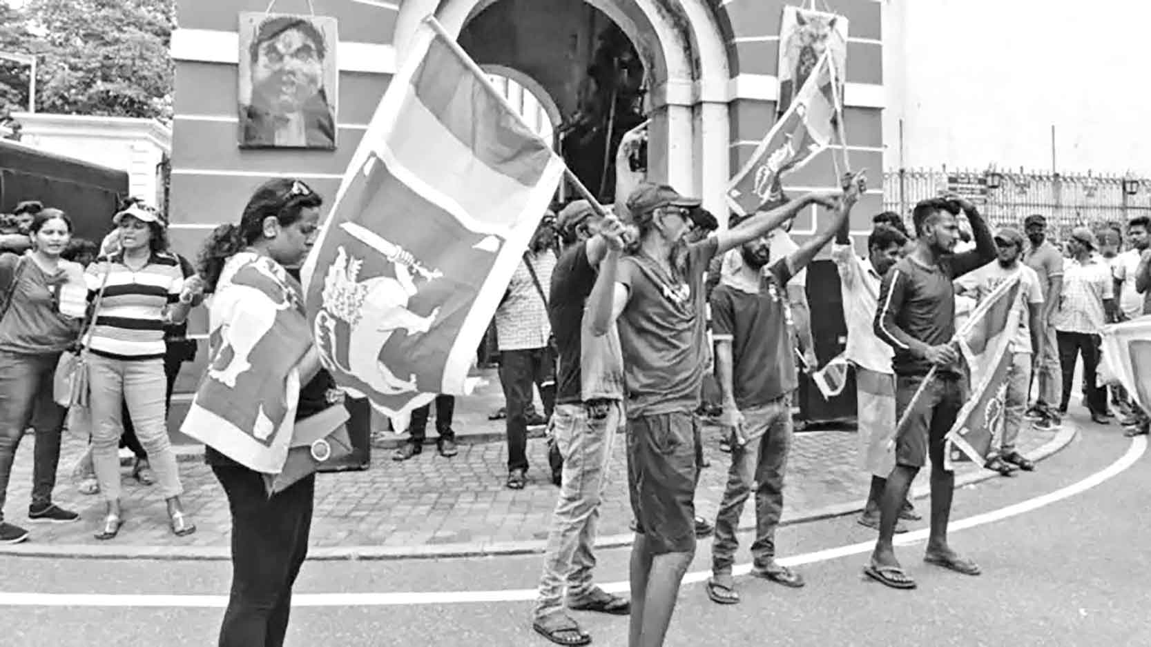 ক্ষমতায় ফেরার কৌশল আঁটছে তারা