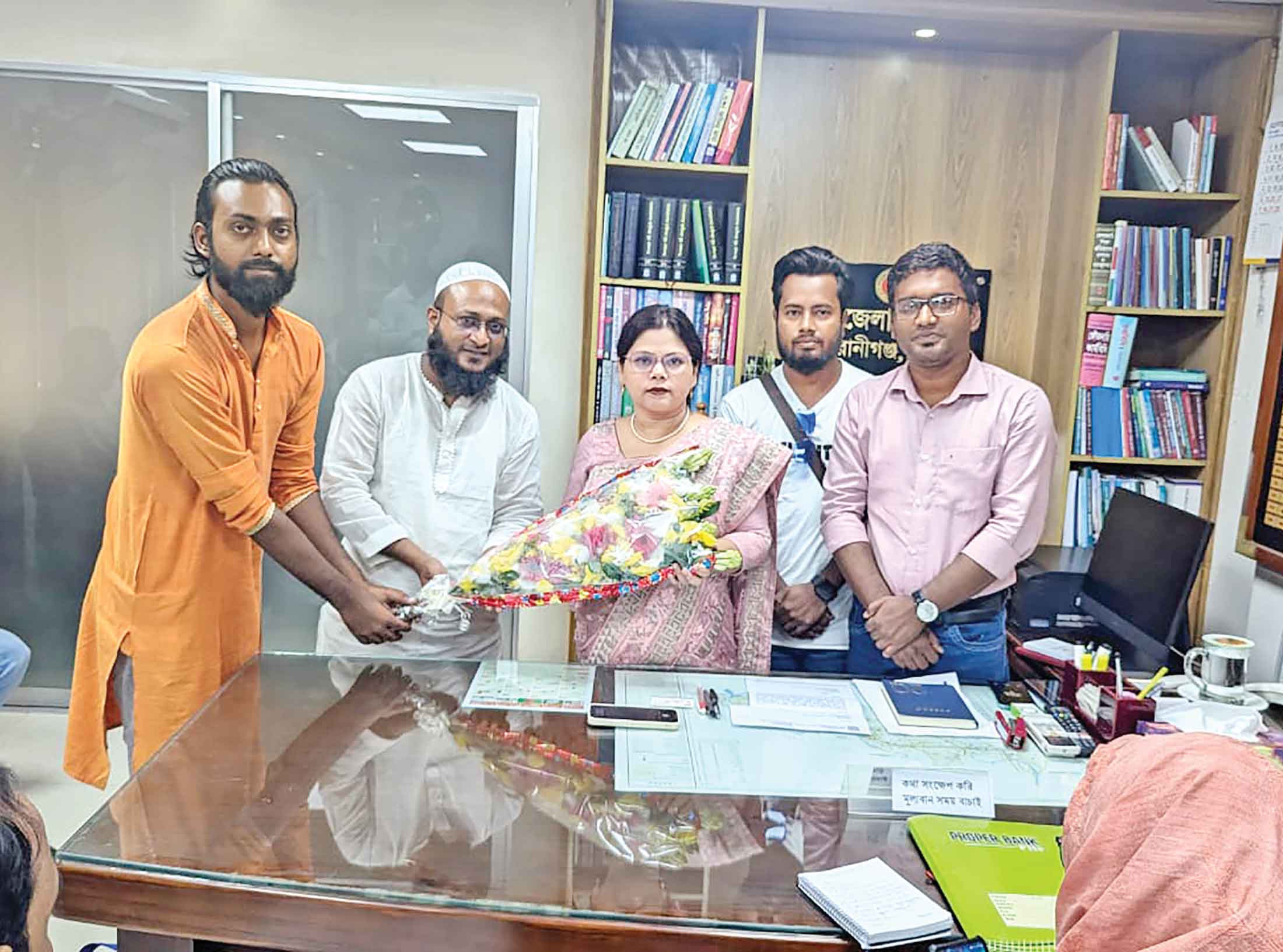 ফুুলেল শুভেচ্ছায় সিক্ত উপজেলা নির্বাহী কর্মকর্তা
