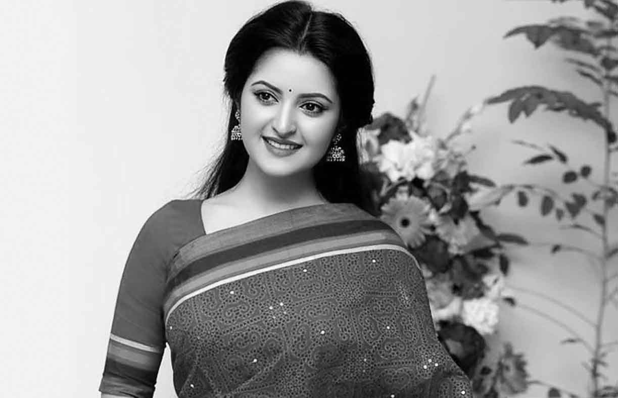 আসছে পরীমনির 'রঙিলা কিতাব'
