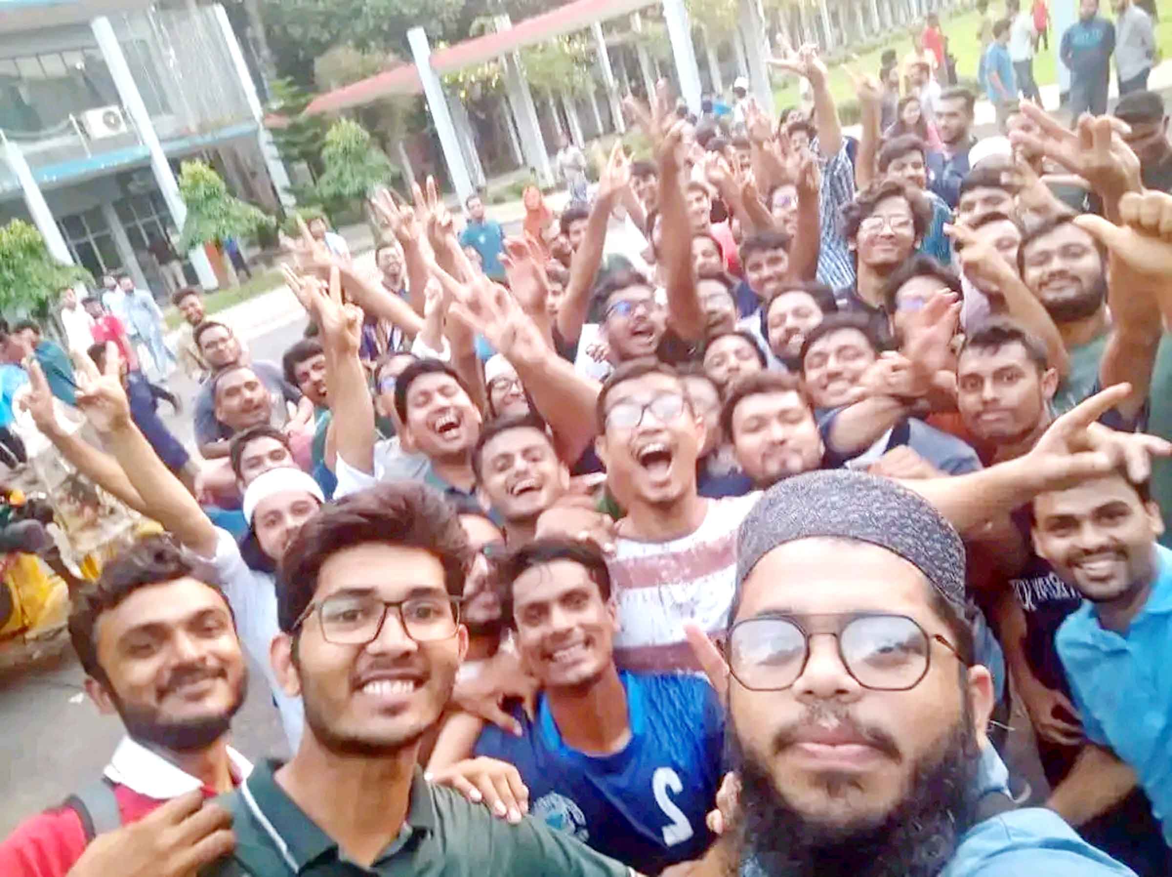 বাকৃবিতে বিজয়োলস্নাসের কাঙ্ক্ষিত মাহেন্দ্রক্ষণ