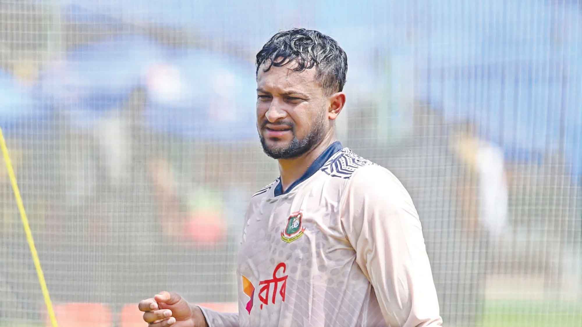 সাকিবের আঙুলে রহস্যময় ইনজুরি নিয়ে প্রশ্ন তুললেন তামিম-কার্তিক