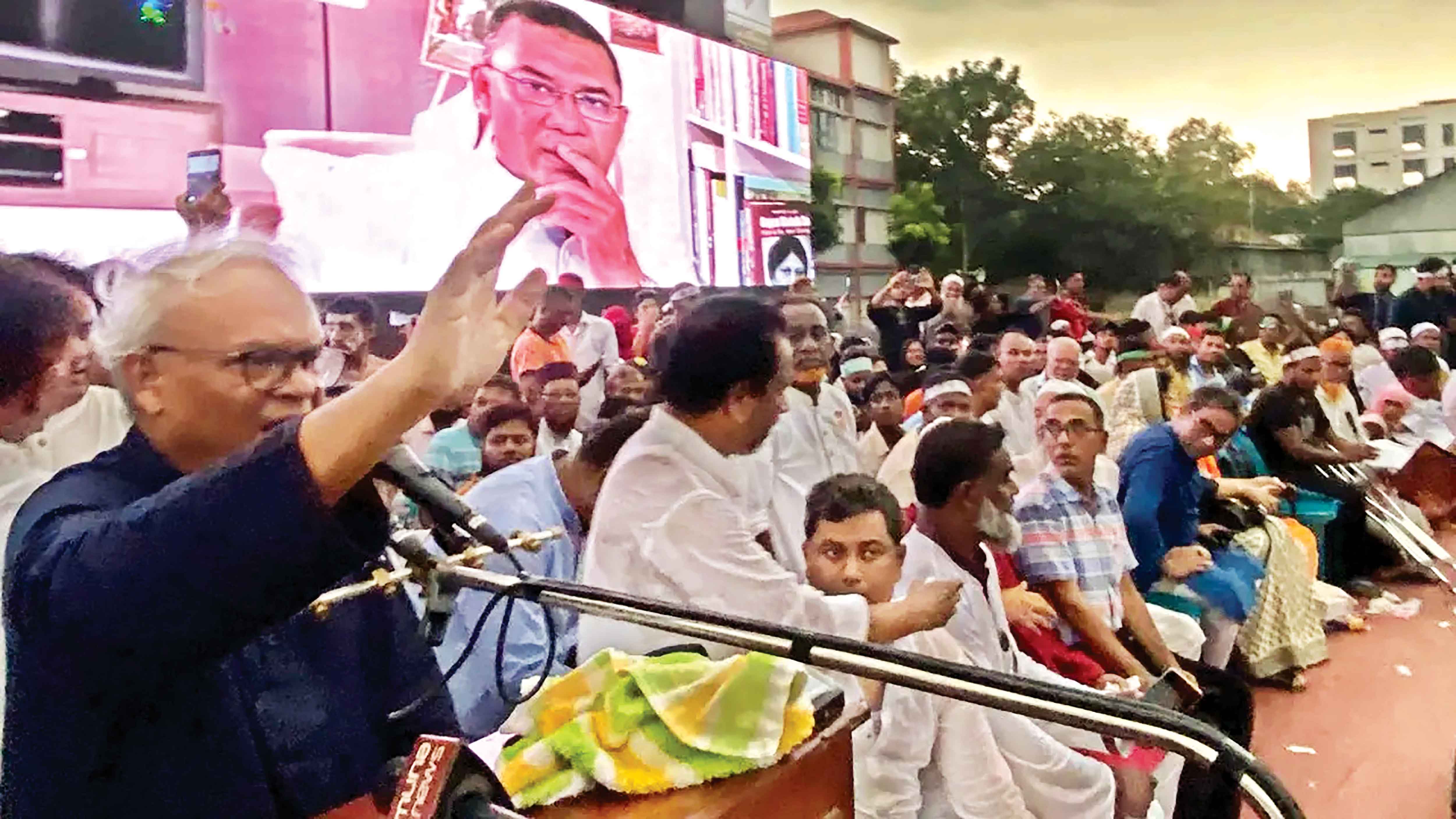 জাতির মুক্তির জন্য ঐক্যবদ্ধ থাকার বিকল্প নেই : তারেক রহমান