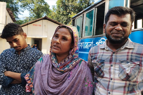 'গণপিটুনি দেখতে গিয়ে আসামি হয়েছে রায়হান ' মায়ের আহাজারি