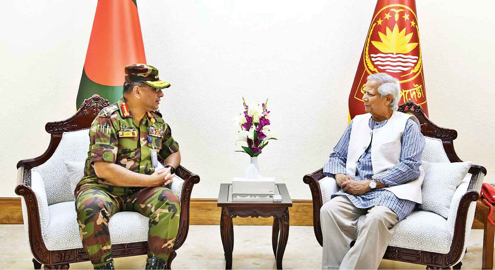 প্রধান উপদেষ্টার সঙ্গে সেনাপ্রধানের সাক্ষাৎ
