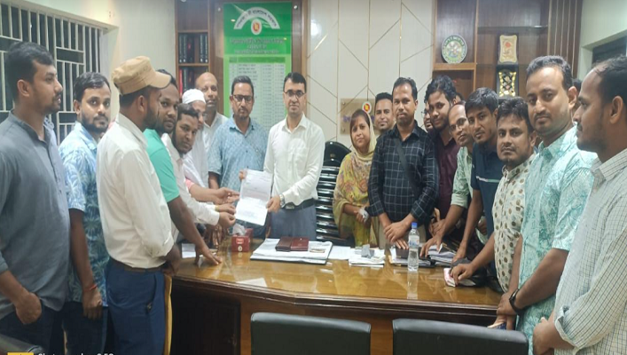 প্রধান উপদেষ্টা বরাবরে স্মারক লিপি প্রদান