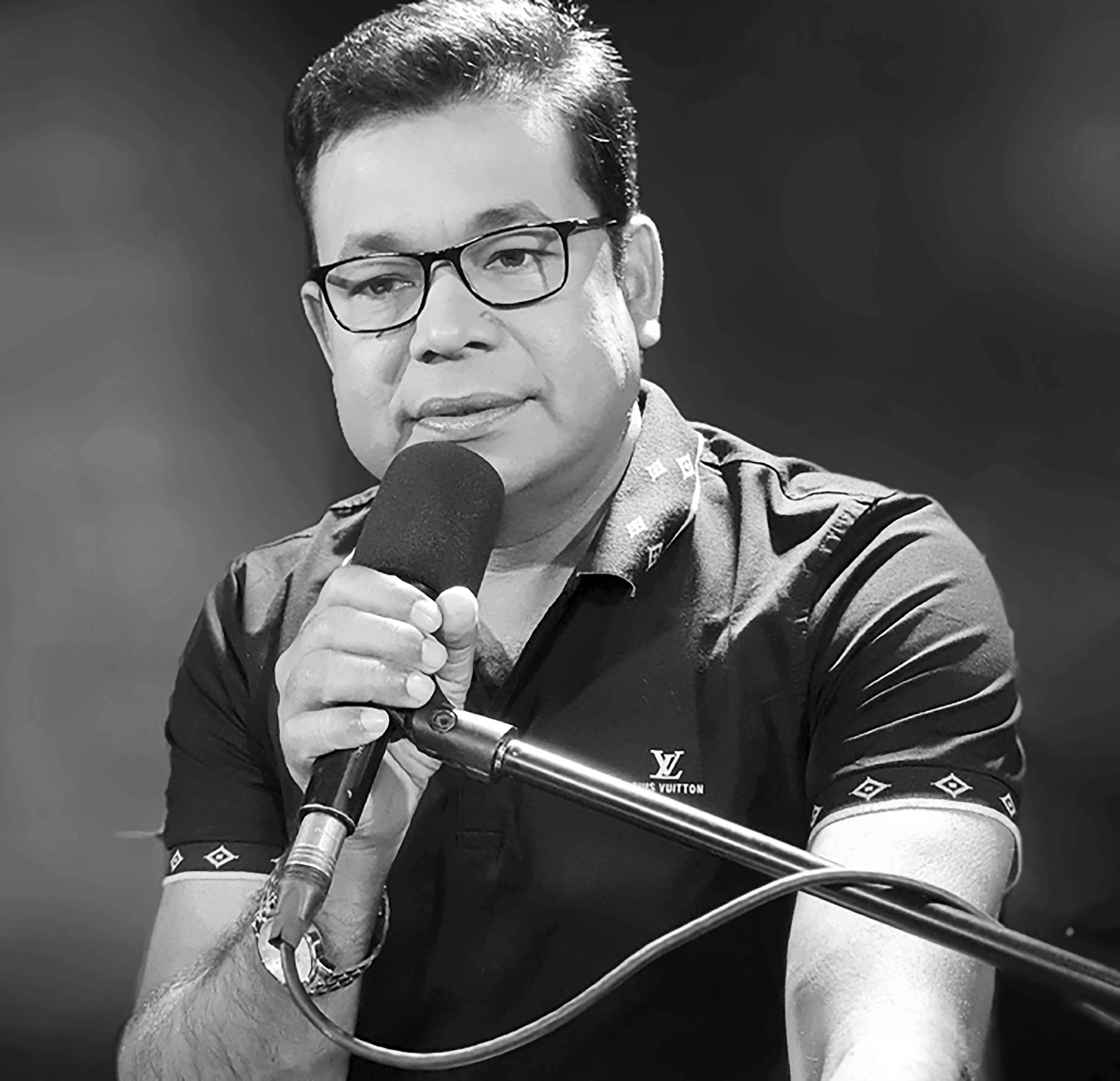 বৈষম্যবিরোধী গান দিয়ে বেতারে ফিরলেন মনির খান