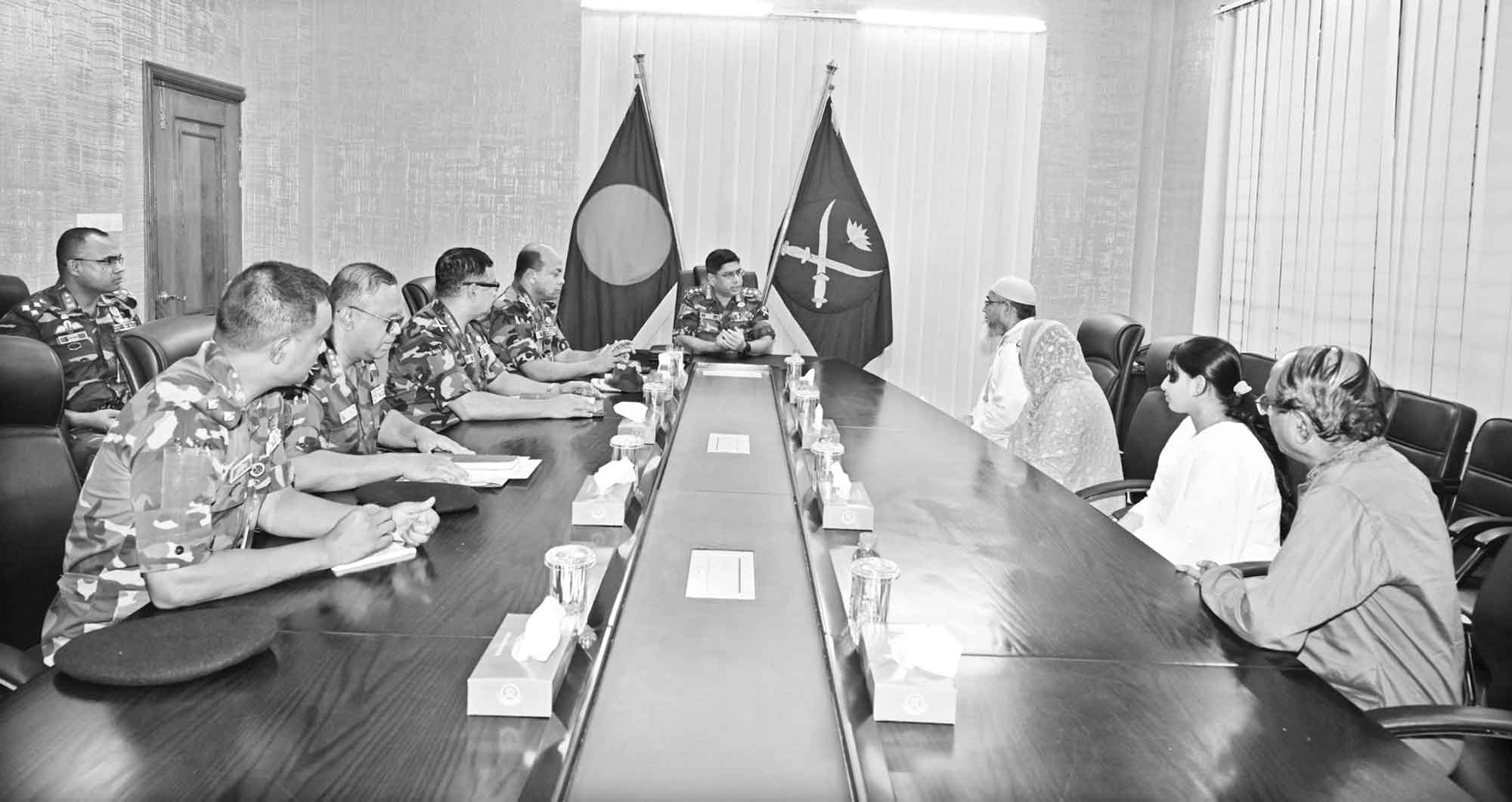 সেনাপ্রধানের সঙ্গে শহীদ লেফটেন্যান্ট তানজিম ছারোয়ার নির্জনের পিতা-মাতার সাক্ষাৎ