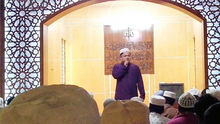 মুসলমান শিক্ষার্থীদের নামাজ পড়ার আহ্বান বেরোবি উপাচার্যের