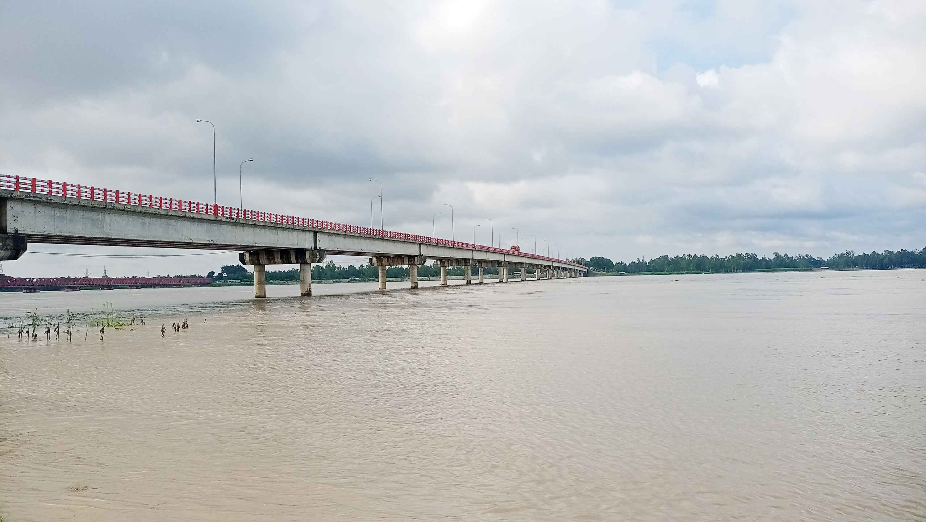 রংপুরে টানা বর্ষণে বাড়ছে নদ-নদীর পানি