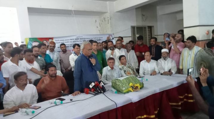 প্রশাসনে আ.লীগের দোসরদের রেখে রাষ্ট্র সংস্কার সম্ভব নয় : রিজভী