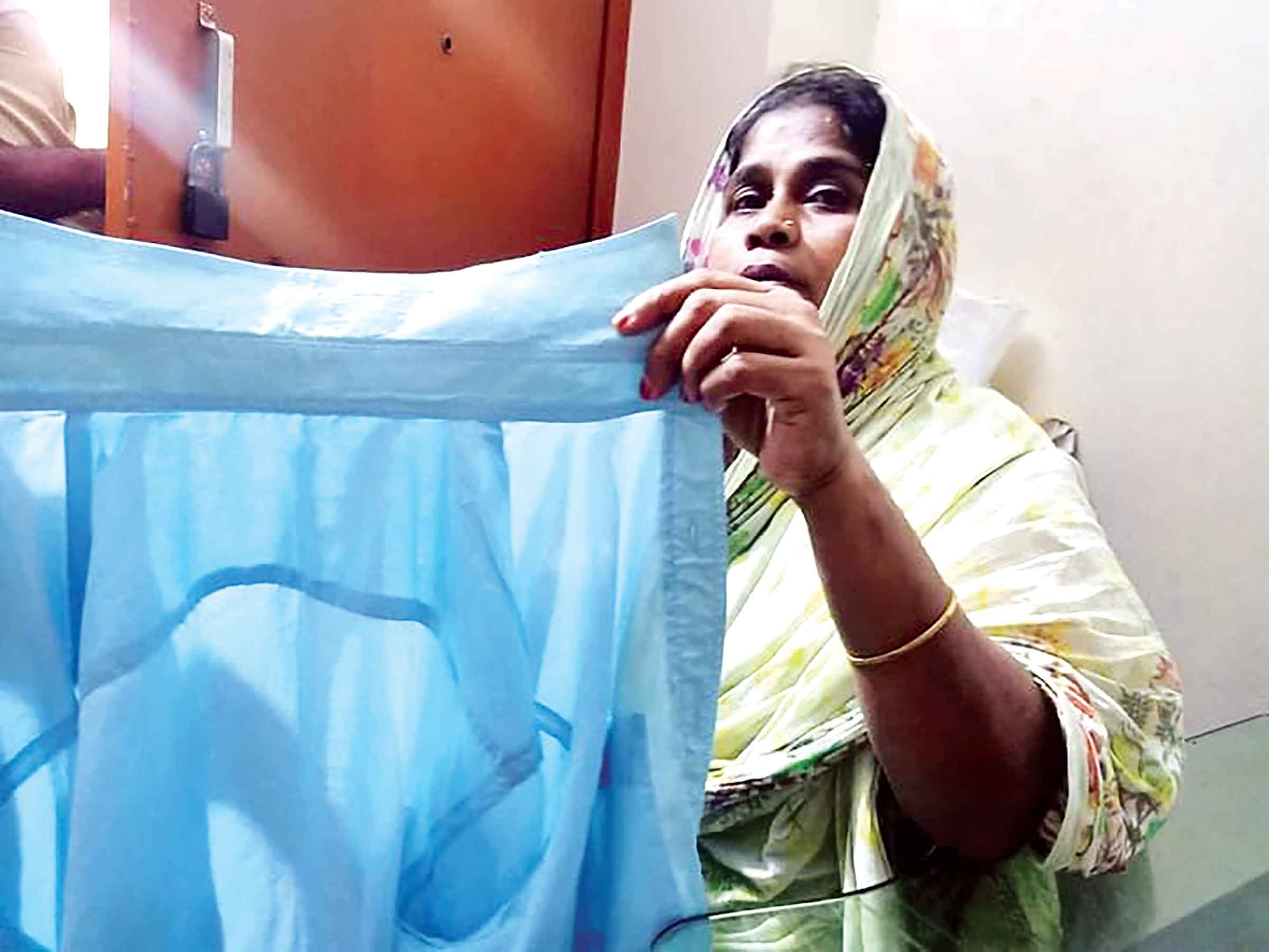 রক্তমাখা শার্টখানাতেই ছেলের স্মৃতি ধরে রেখেছেন বাবা