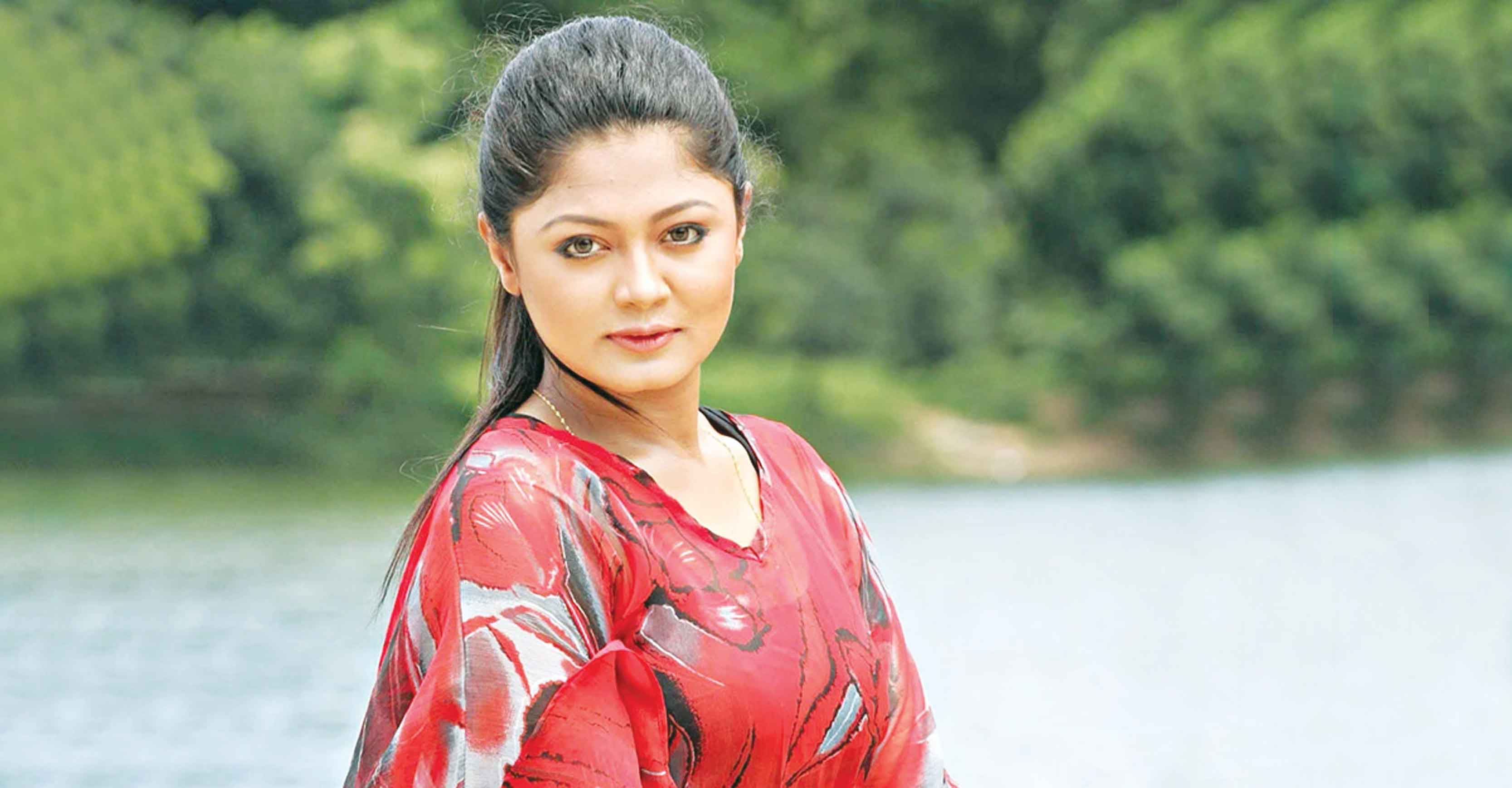 নারীর 'সম্ভ্রম' কি এতটাই তুচ্ছ :মৌসুমী হামিদ