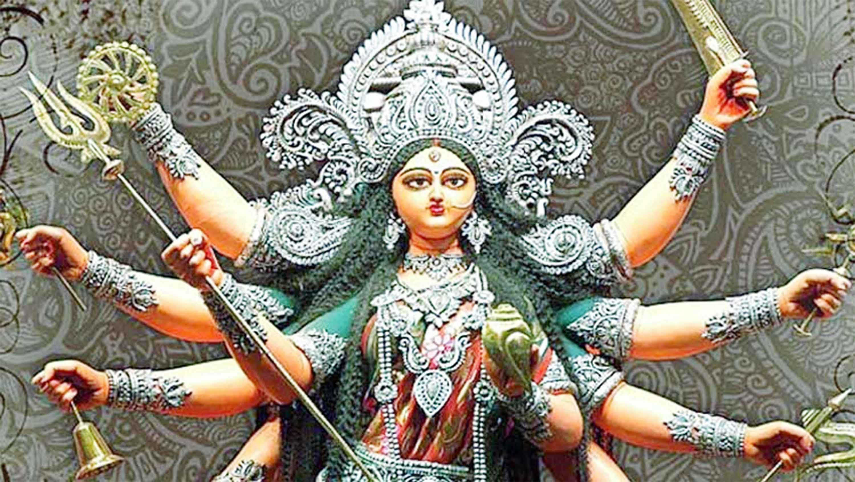 আসছে দুর্গাপূজা, চলছে শেষ মুহূর্তের প্রস্তুতি