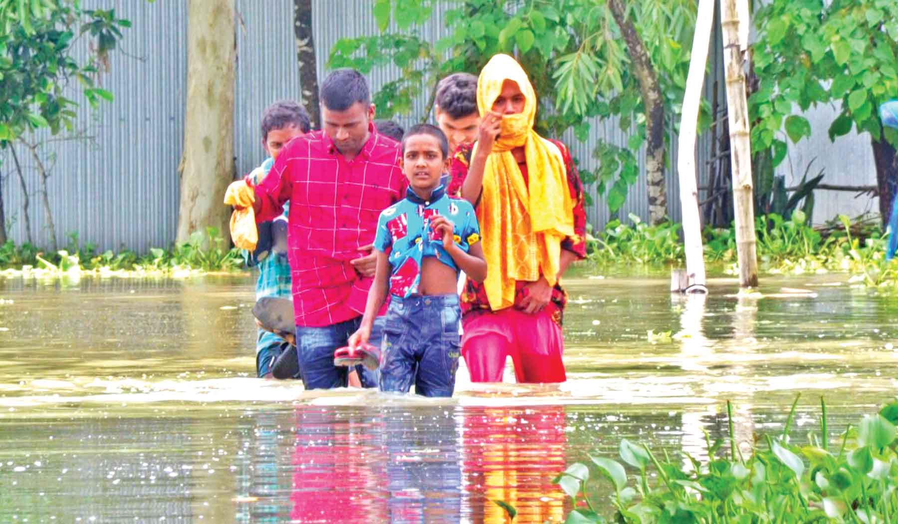 পাঁচ জেলার নিম্নাঞ্চল পস্নাবিত আতঙ্কে নদীপাড়ের মানুষ