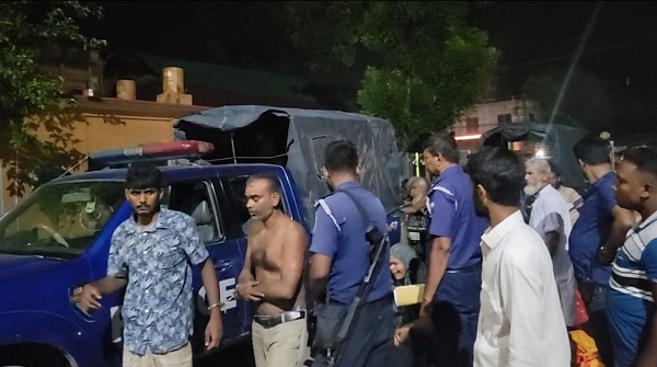 পাবনার বালু মহল নিয়ে গোলাগুলি, অস্ত্রসহ আটক ১০