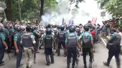 ৩৫ প্রত্যাশীদের অবস্থান : যমুনার সামনে রণক্ষেত্র