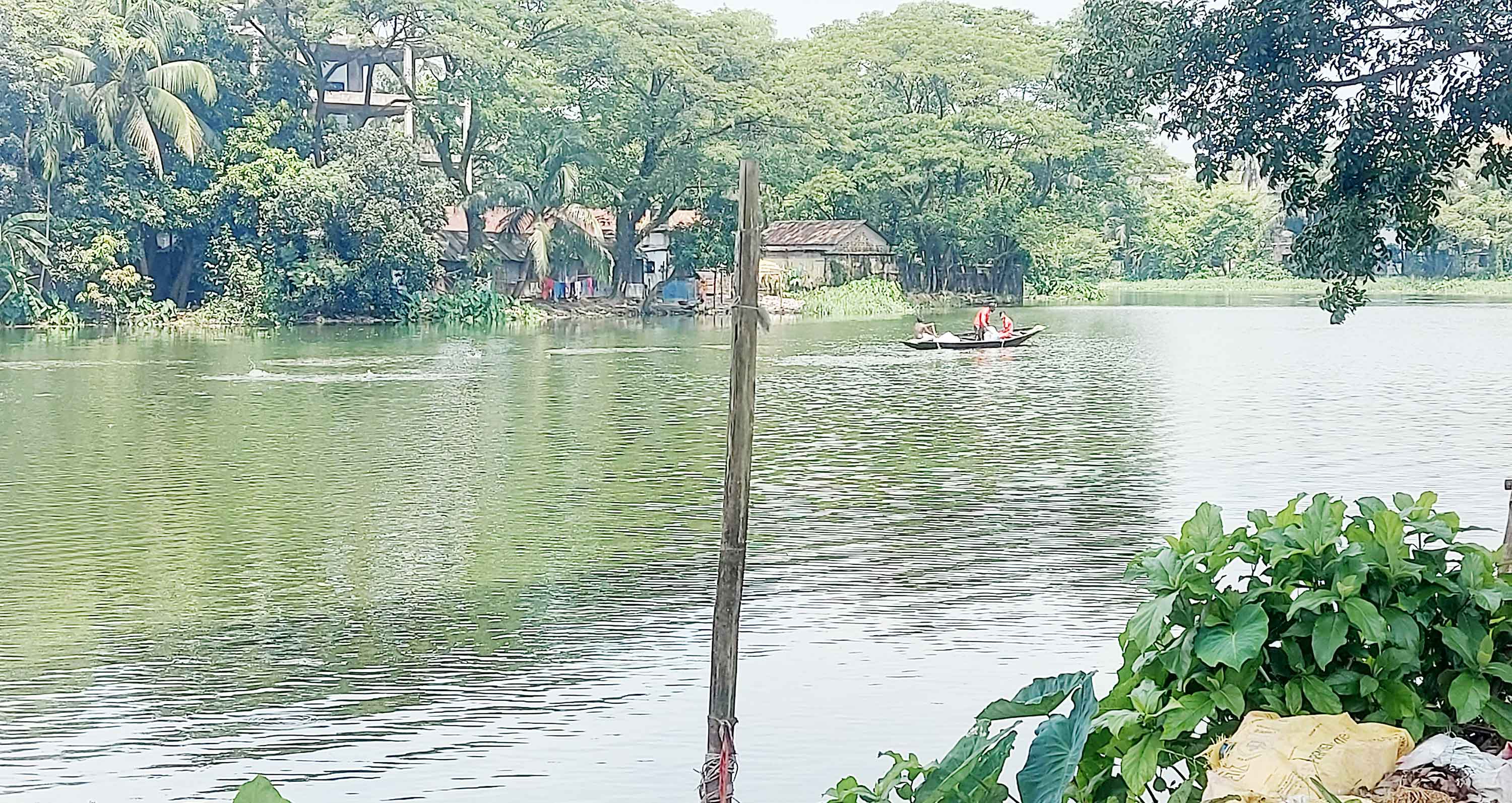 দখলদারিত্বে দিন দিন ছোট হয়ে আসছে মৌলভীবাজারের 'বেরি লেক'