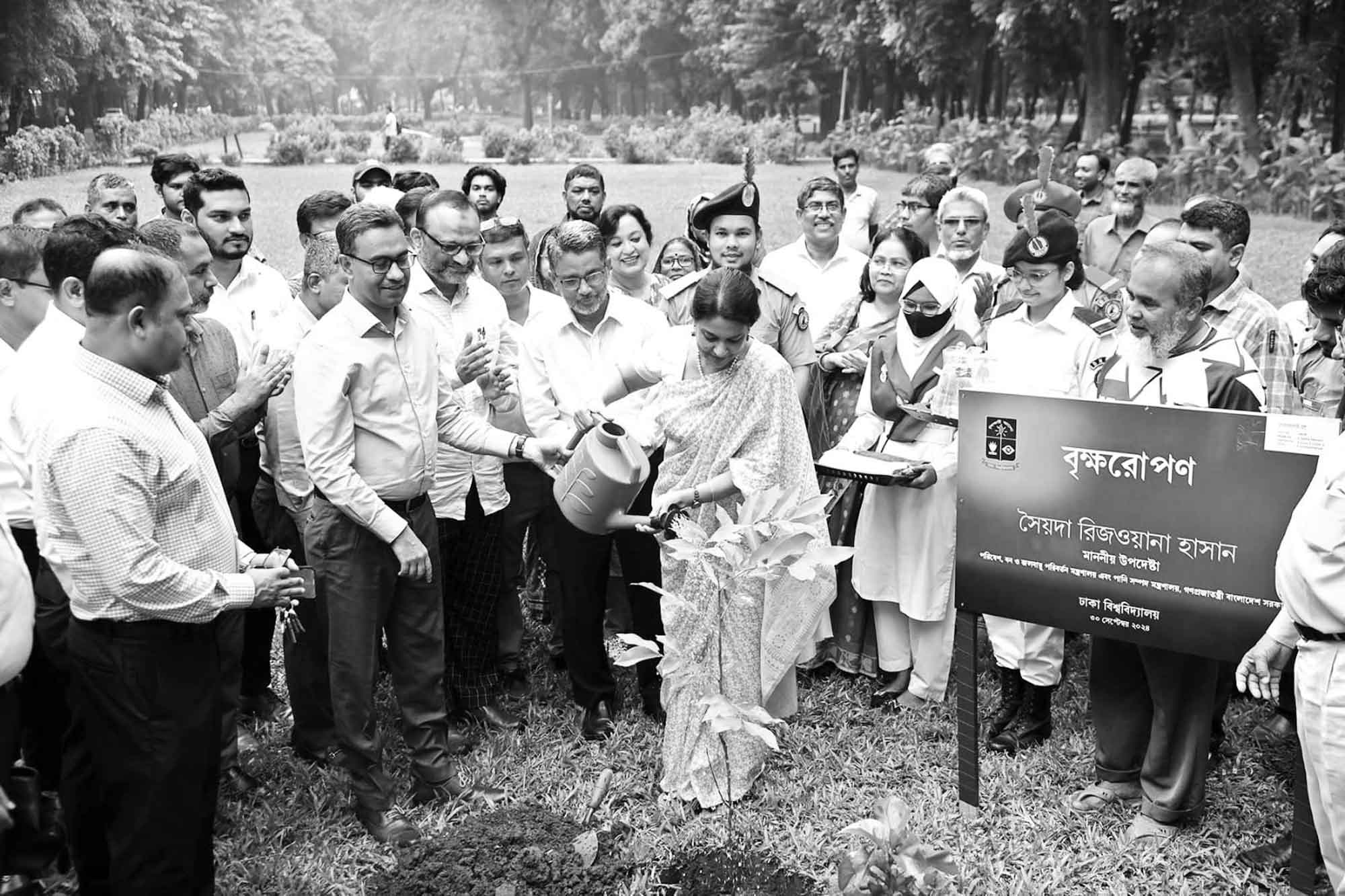 পরিবেশ রক্ষায় পলিথিন ও একক ব্যবহারযোগ্য পস্নাস্টিক বর্জনের আহ্বান পরিবেশ উপদেষ্টার