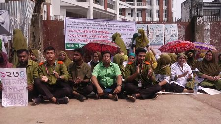 নোয়াখালীতে এক দফা দাবিতে তিন ঘণ্টার কর্মবিরতিতে নার্সরা