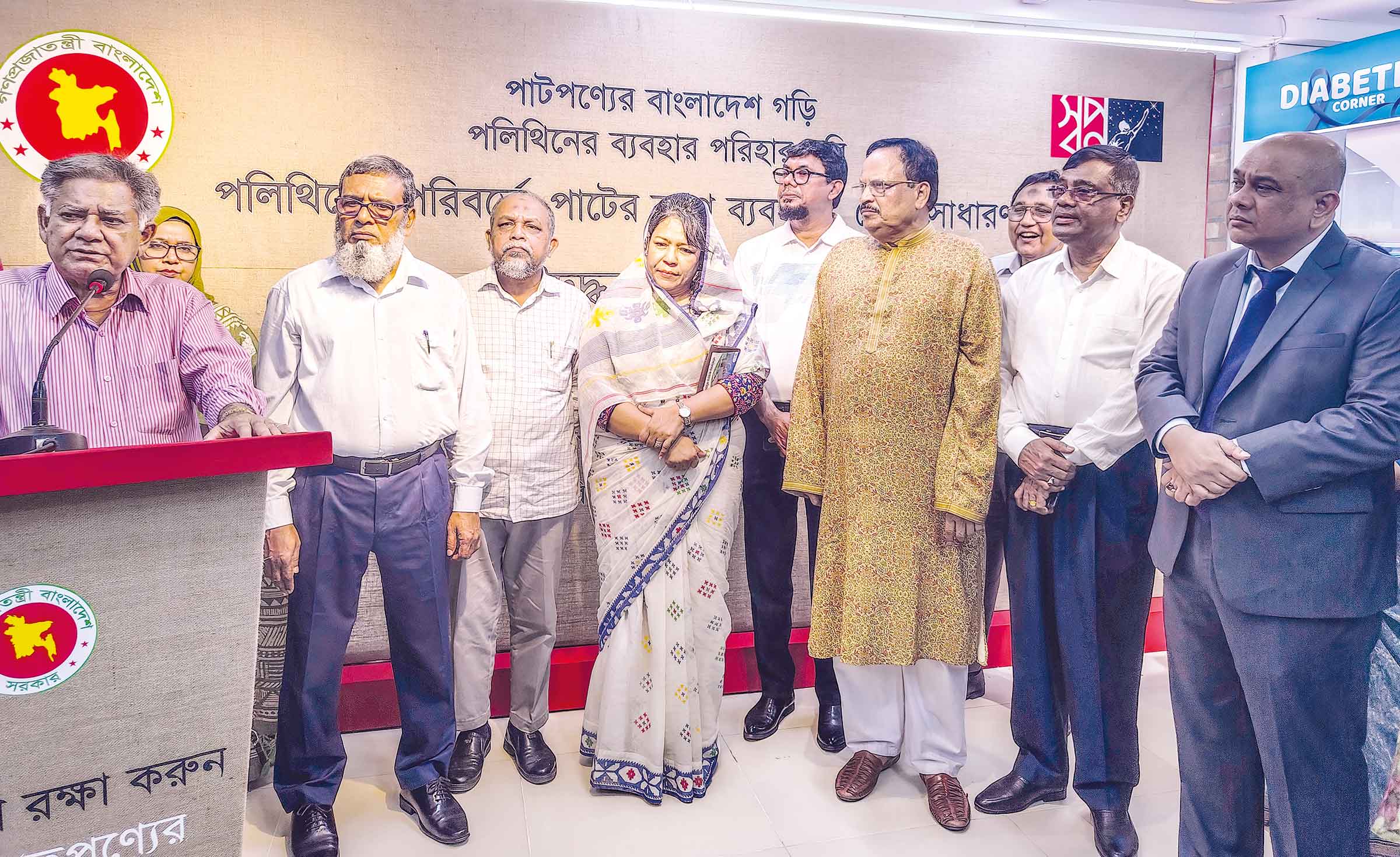 স্বপ্নকে বস্ত্র ও পাট উপদেষ্টার সাধুবাদ