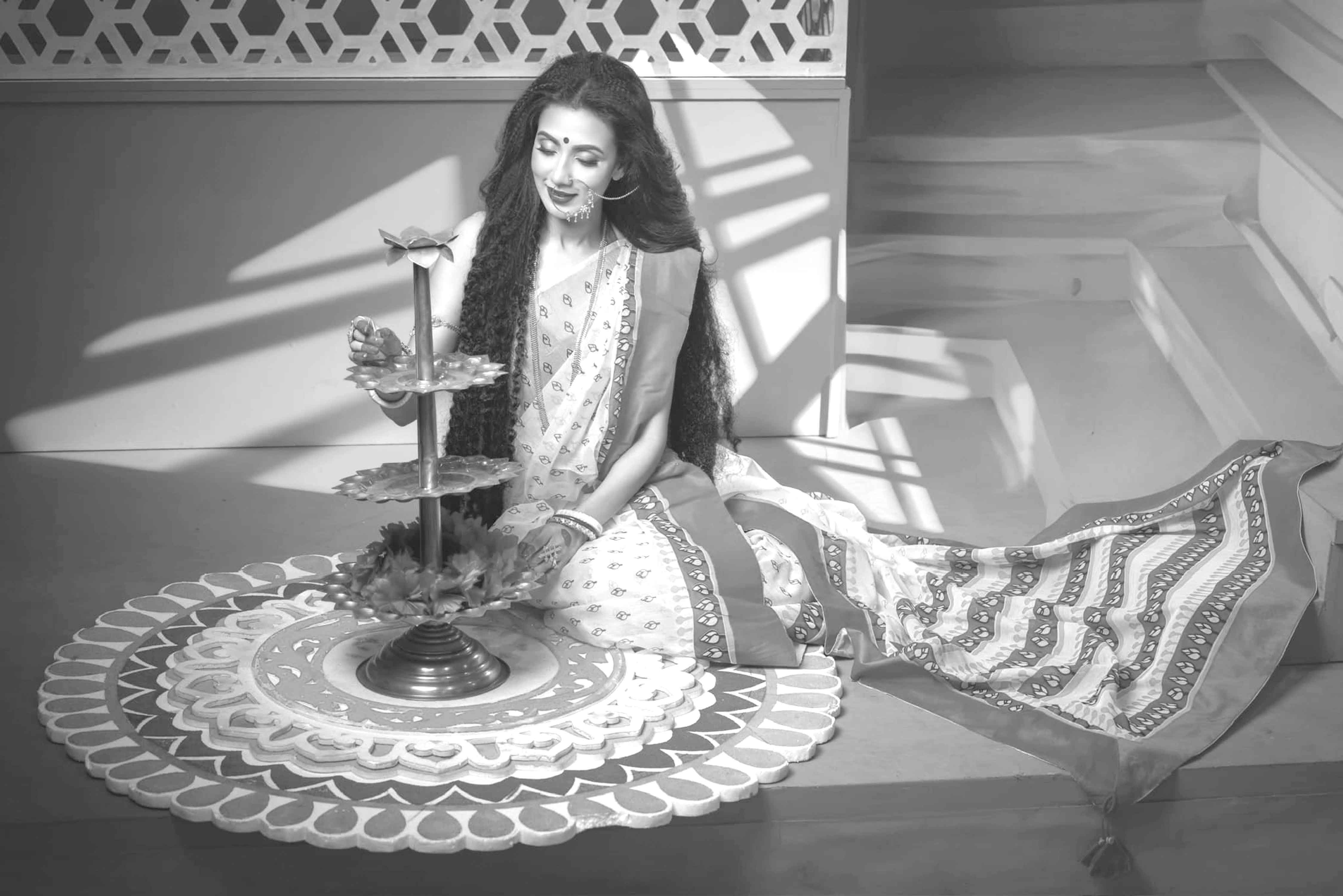দেবী সাজে চমকে দিলেন মিম