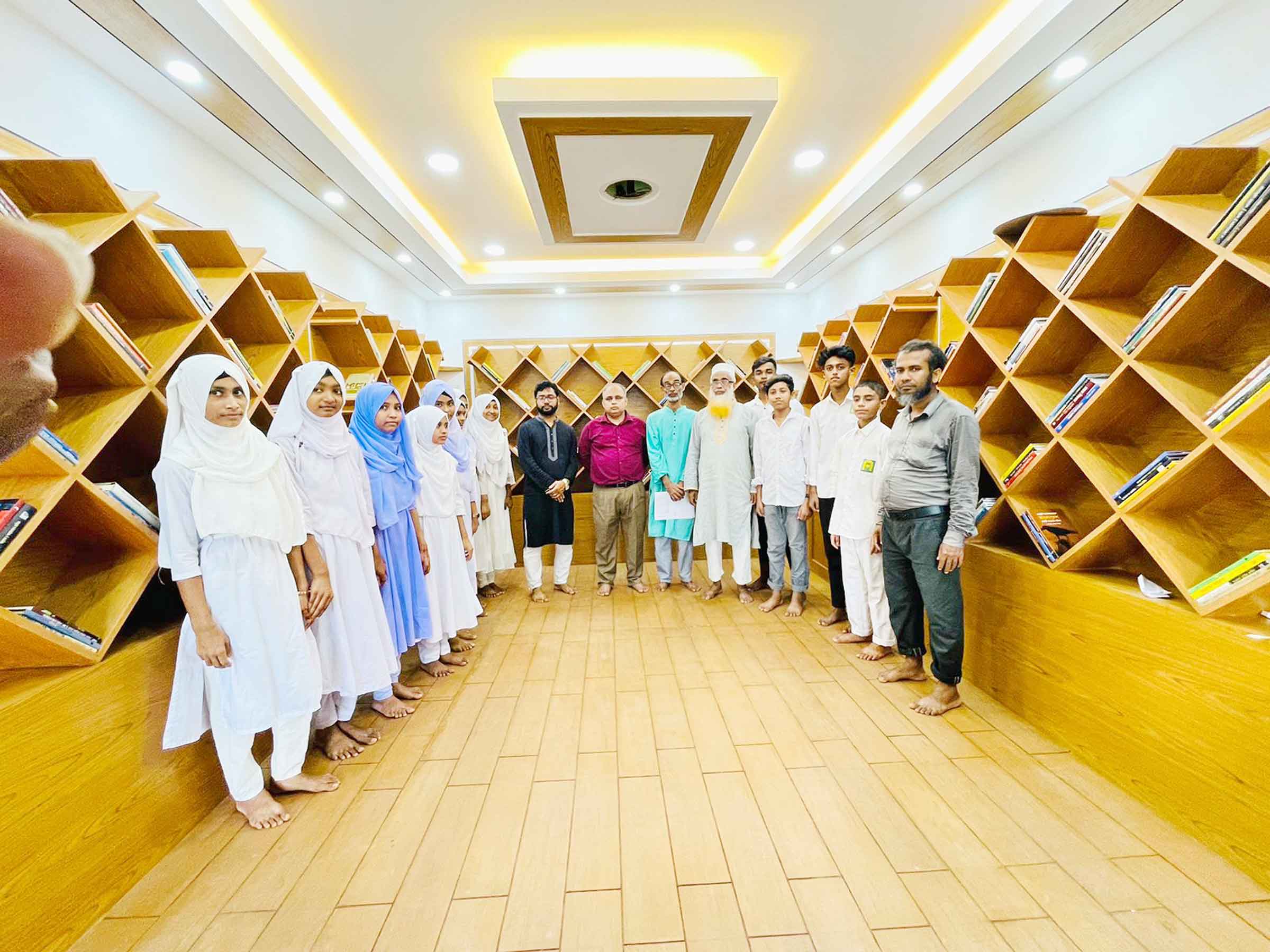 বইয়ের প্রতি আগ্রহ বাড়াতে নান্দনিক লাইব্রেরি স্থাপন