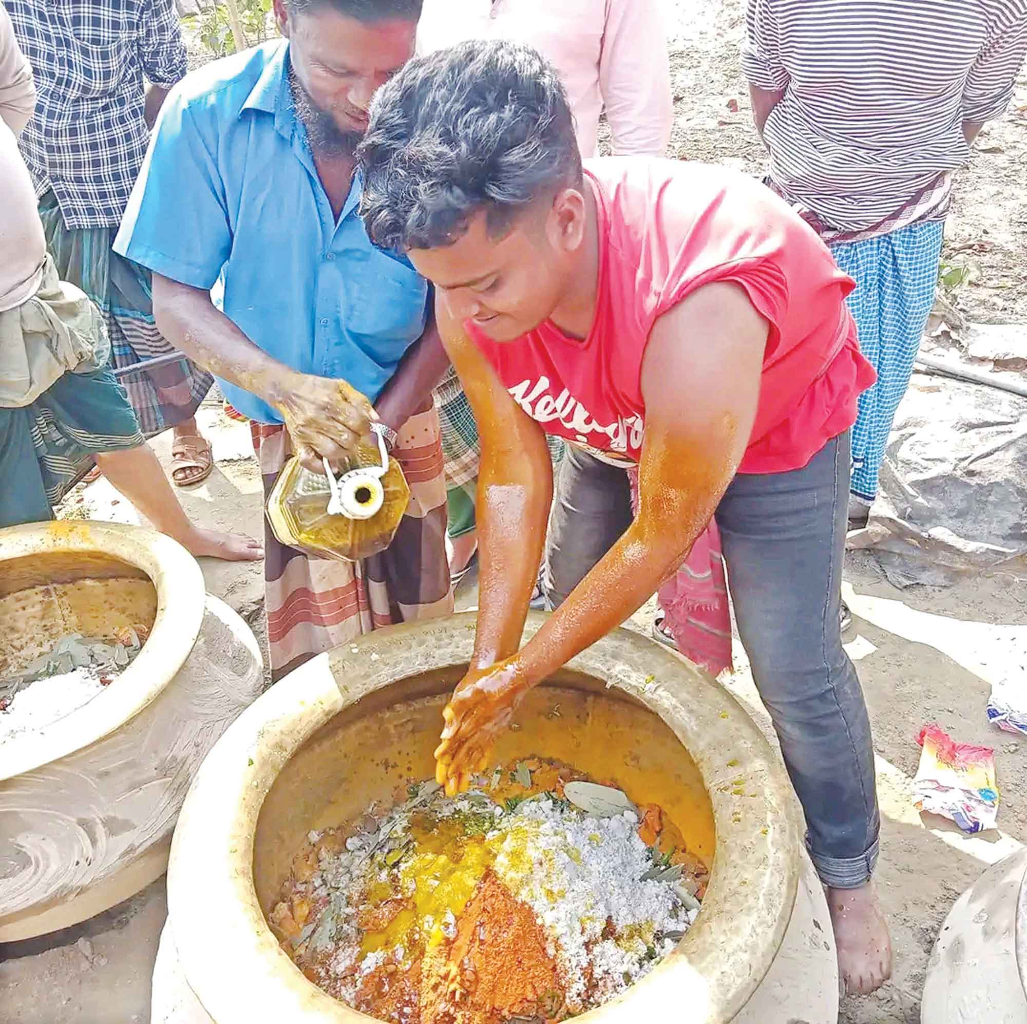 শত বছরের ঐতিহ্য বহন করছে জামালপুরের মেন্দা