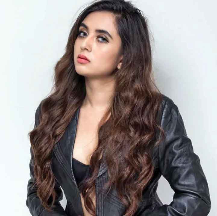 সাহসী লুকে তানিয়া