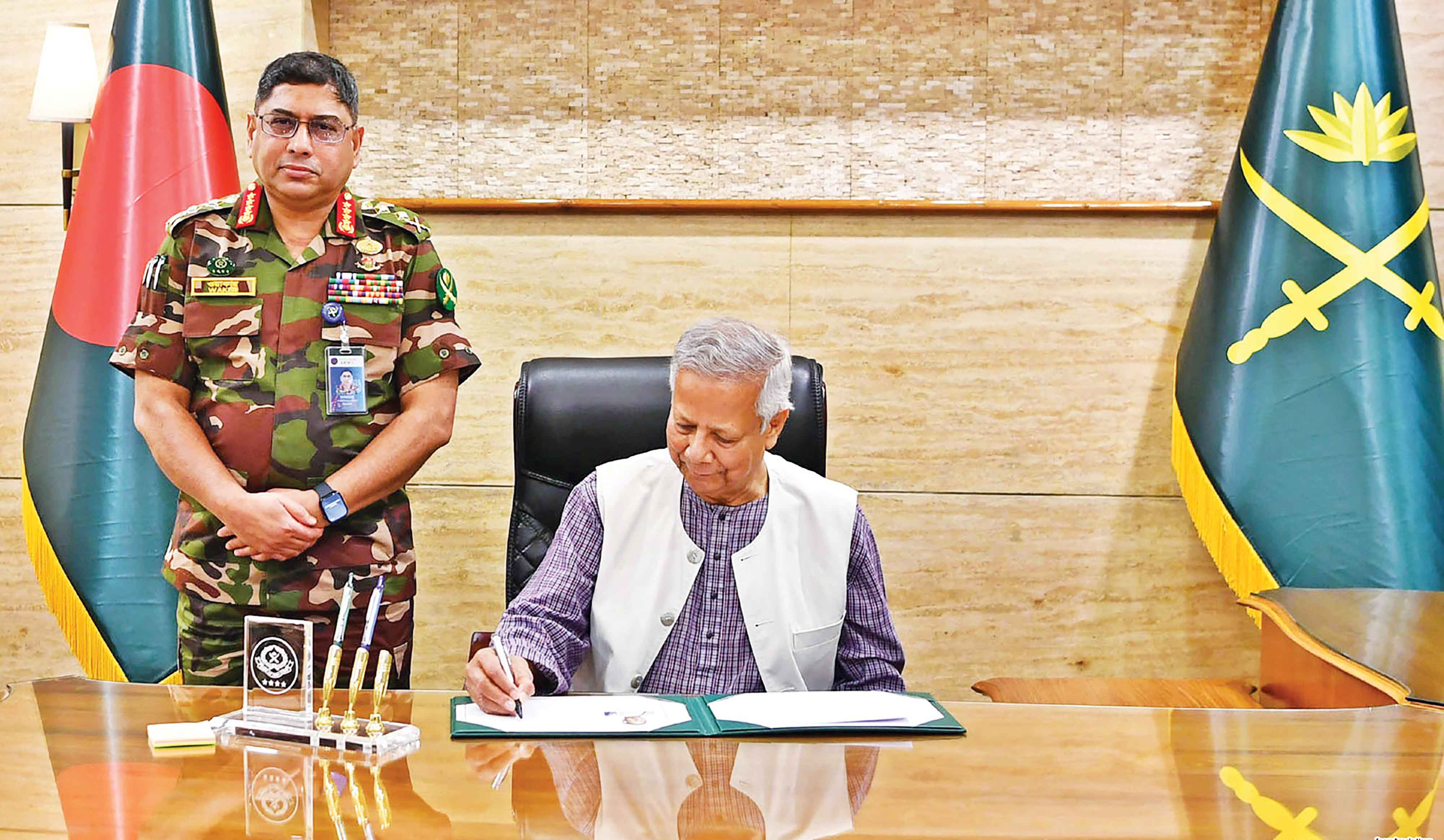সৎ-দক্ষ সেনা কর্মকর্তাদের পদোন্নতি দিন :ড. ইউনূস