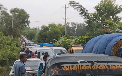 চুনারুঘাটে ঝুঁকিপূর্ণ বেইলি সেতু পারাপারে ভোগান্তি