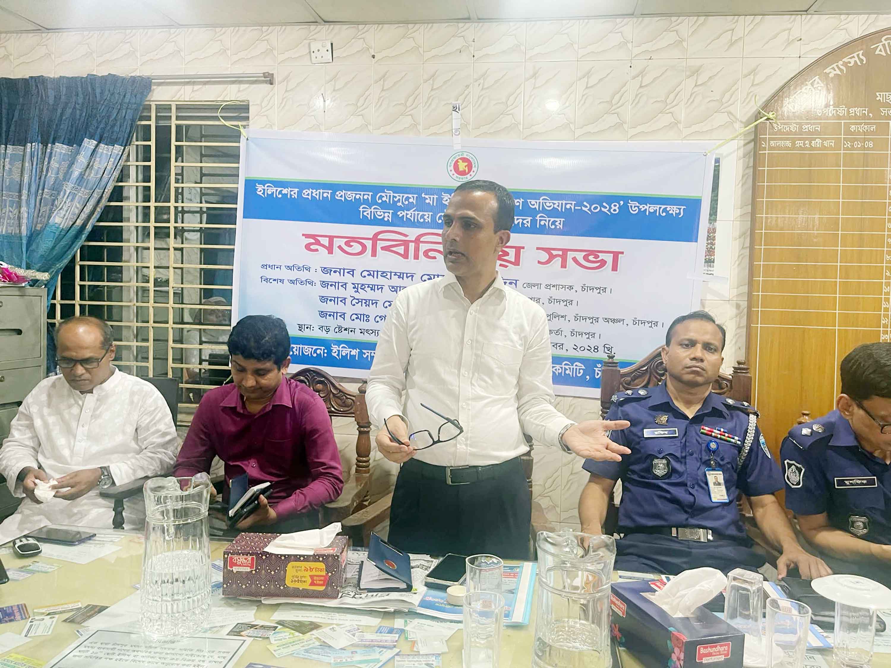 ইলিশের দাম সিন্ডিকেট করে বাড়ানো হচ্ছে :ডিসি