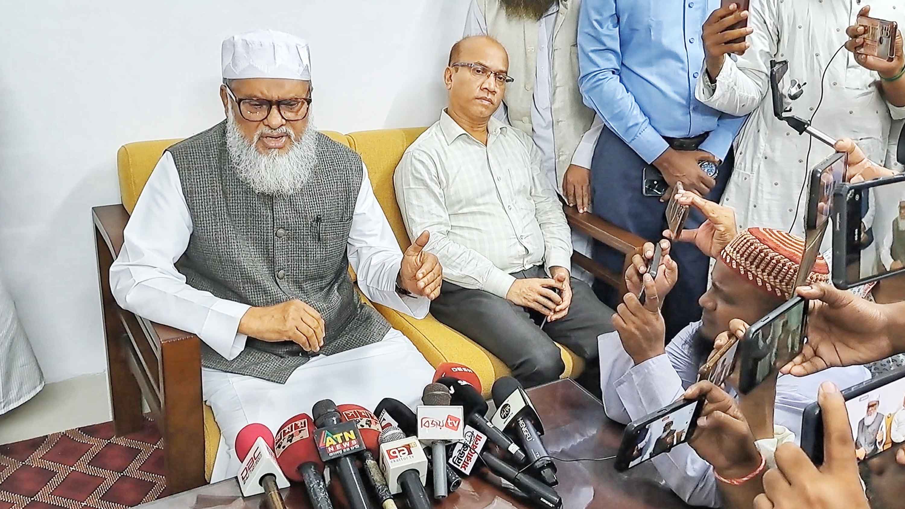 বাংলাদেশিরা জাহাজে করে হজে যেতে পারবে : ধর্ম উপদেষ্টা