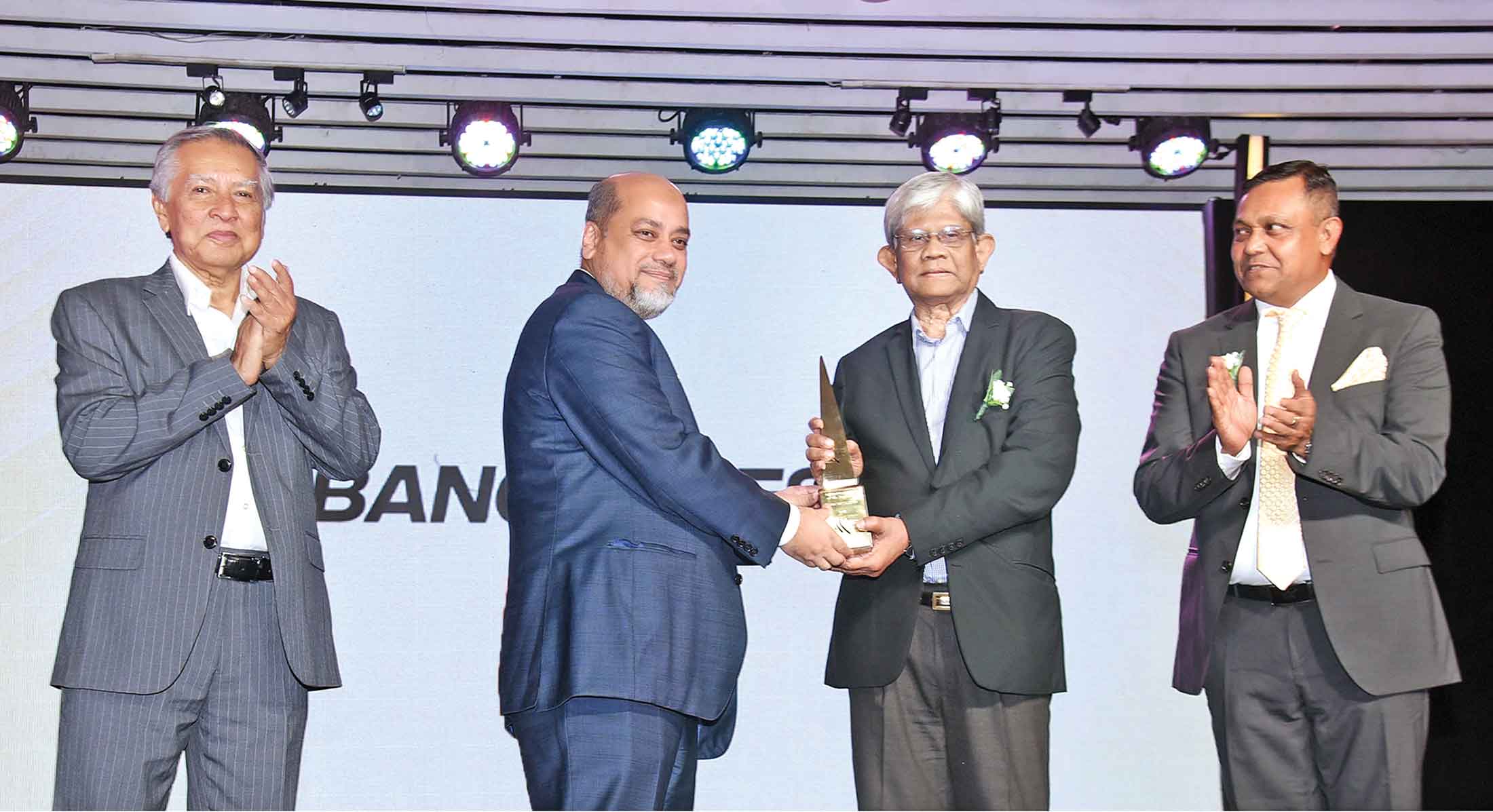 পূবালী ব্যাংকের সেরা আর্থিক প্রতিষ্ঠান হিসেবে সম্মাননা অর্জন