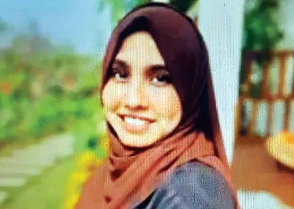দুই বাসের প্রতিযোগিতা একটির চাপায় নারীর মৃতু্য