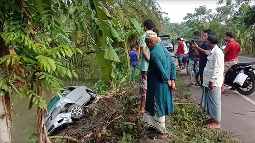 ‘আল্লাহ সবগুলো মানুষ নিয়ে গেল’