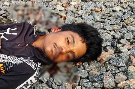 চলন্ত ট্রেনের ছাদ থেকে ফেলে দিয়ে যুবককে হত্যা