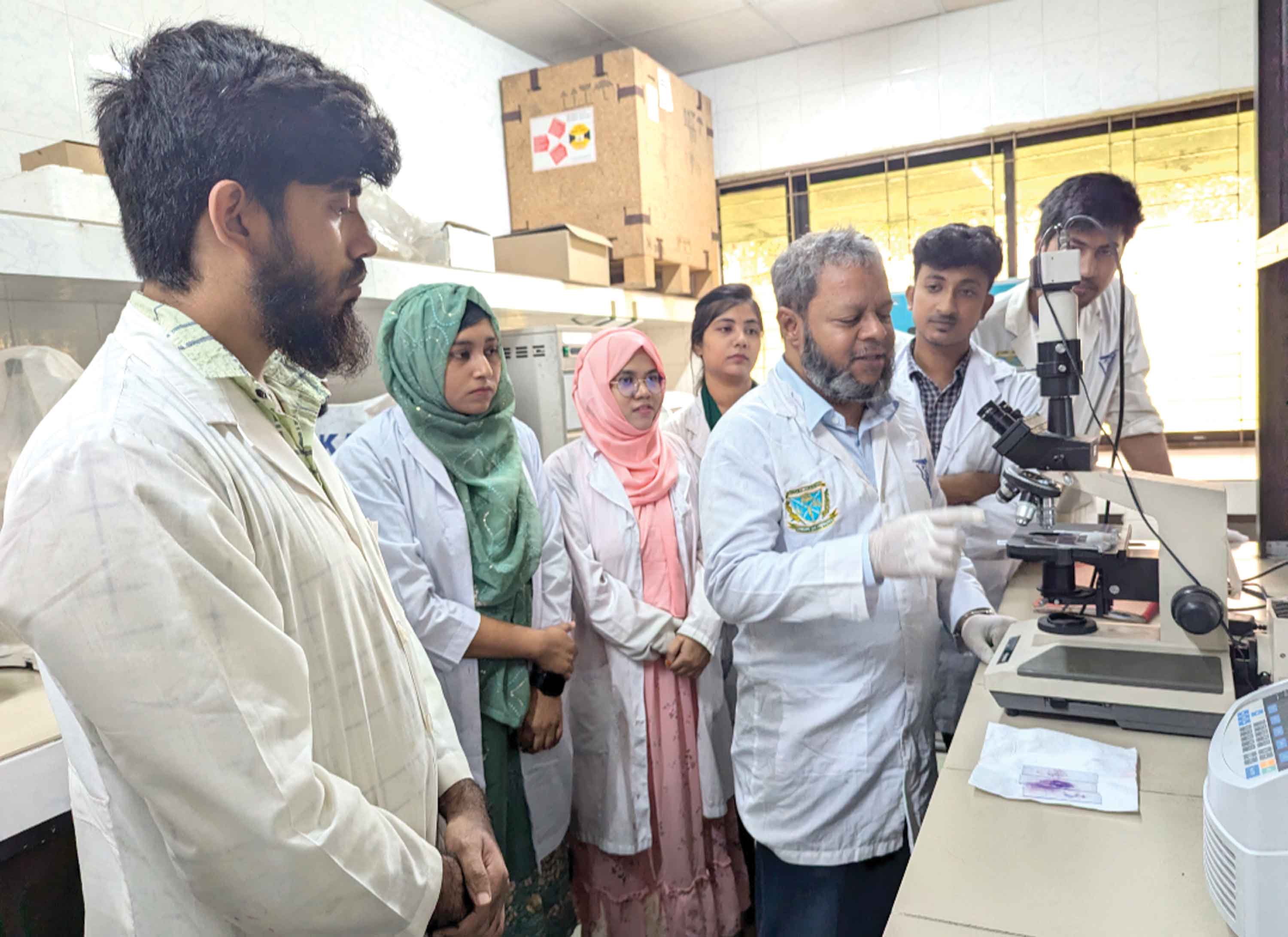 এন্টিবায়োটিক রেজিস্ট্যান্স গবেষণায় অনন্য বাকৃবির এমটিআর ল্যাব