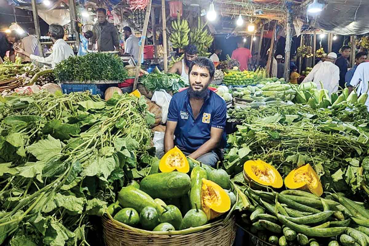 লাফিয়ে বাড়ছে সবজির দাম