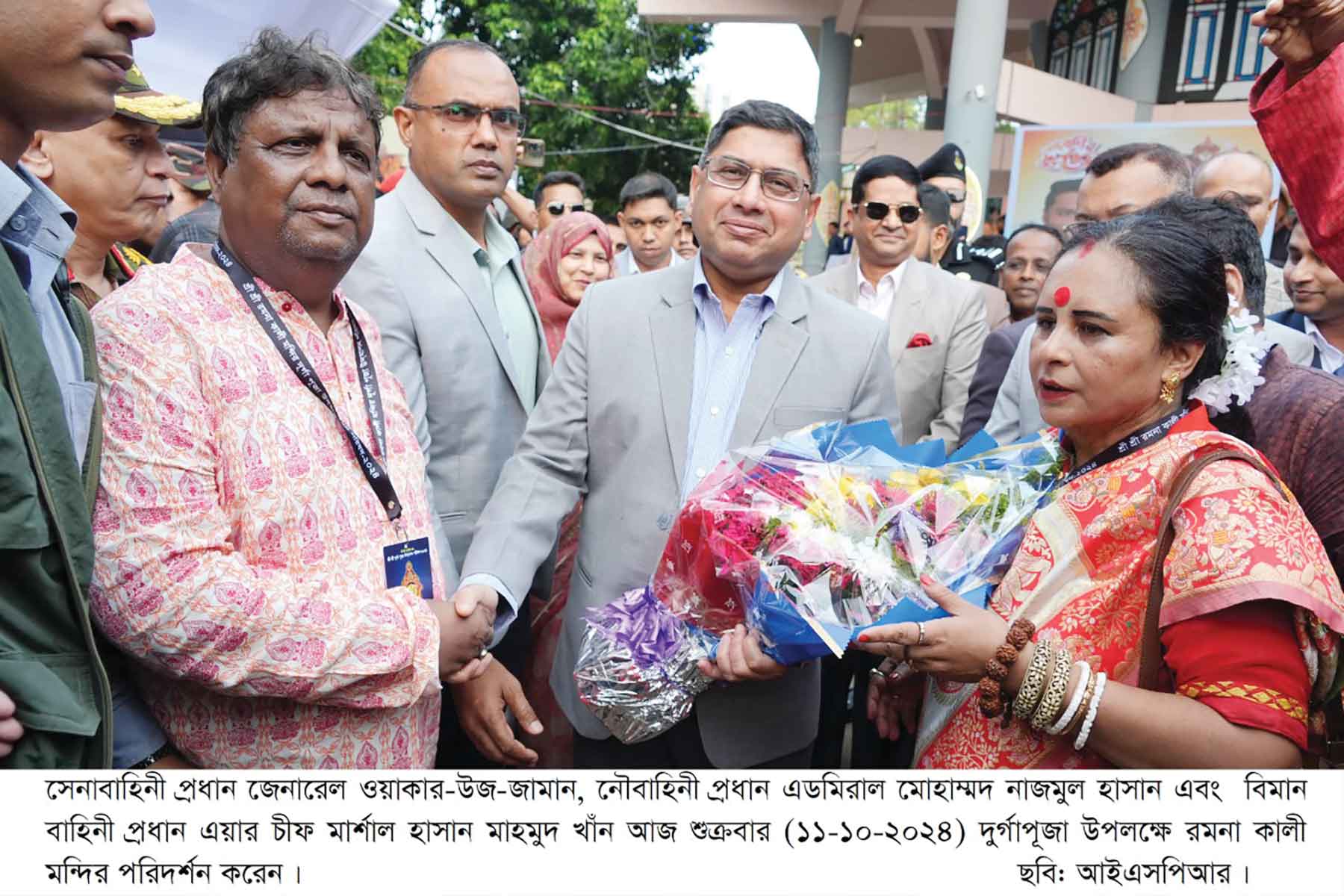 নিরাপত্তার নিশ্চয়তা দিচ্ছি :মন্ডপে গিয়ে সেনাপ্রধান