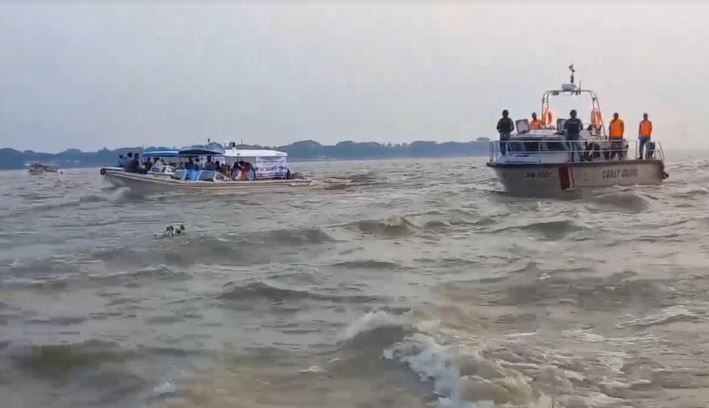 চাঁদপুরে মা ইলিশ রক্ষায় সচেতনামূলক সভা ও র‍্যালি