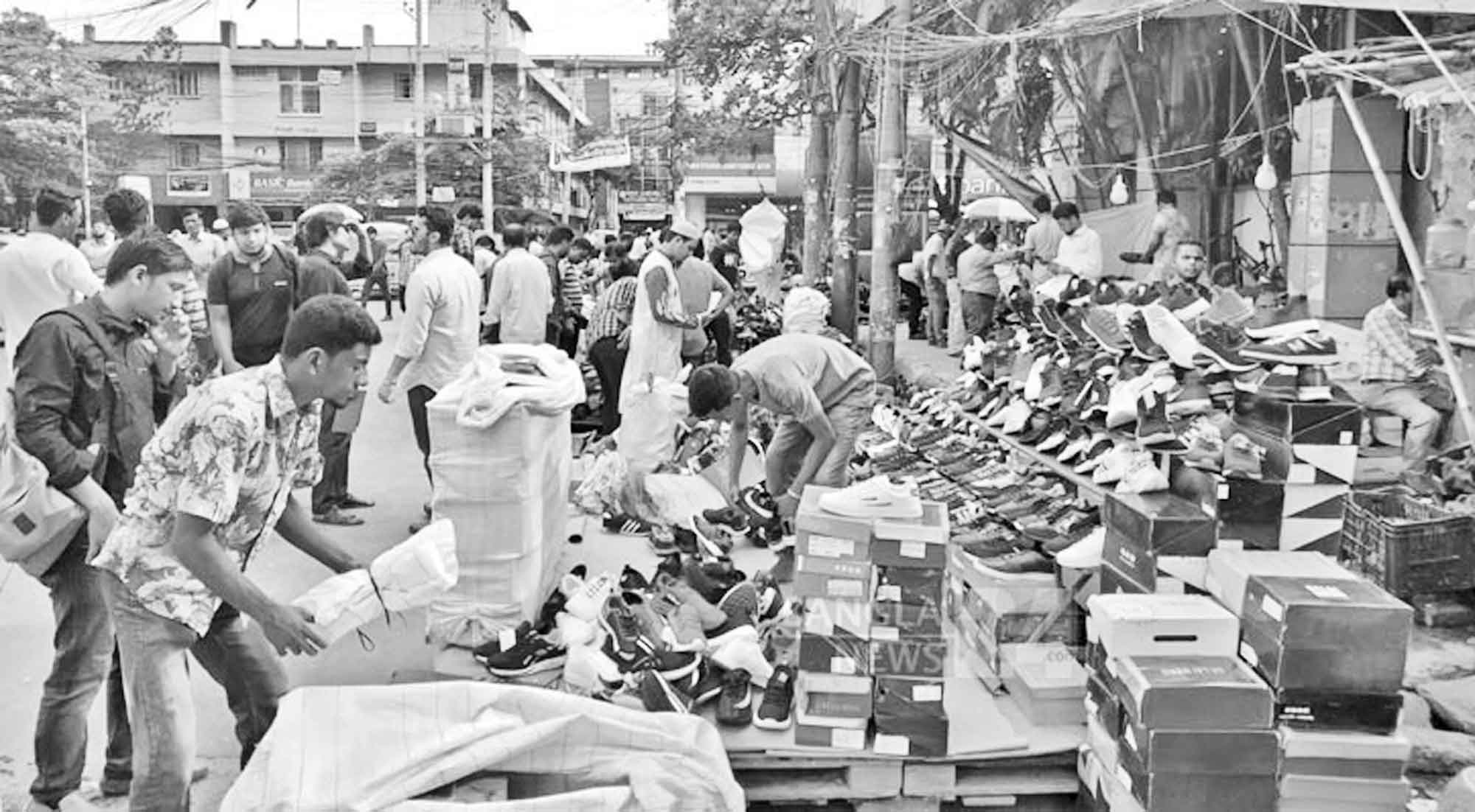 ফুটপাতে নেই চাঁদাবাজি স্বস্তিতে ক্ষুদ্র ব্যবসায়ীরা