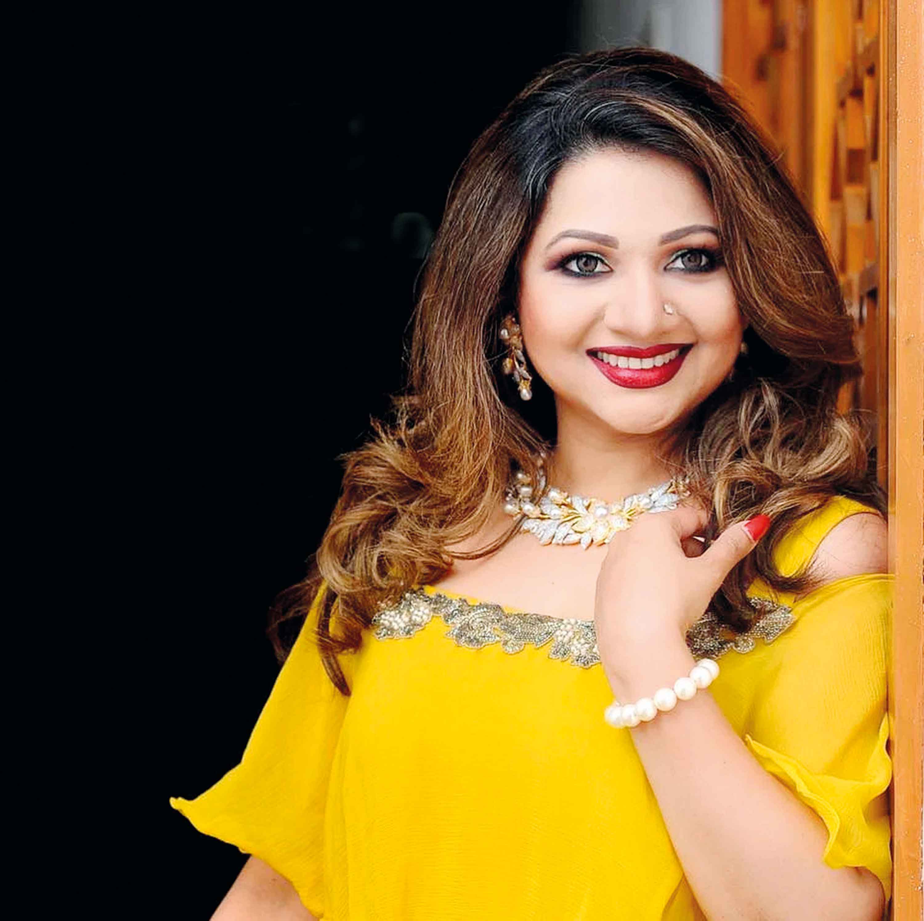 দুই যুগ পর বেতারে আঁখি আলমগীর