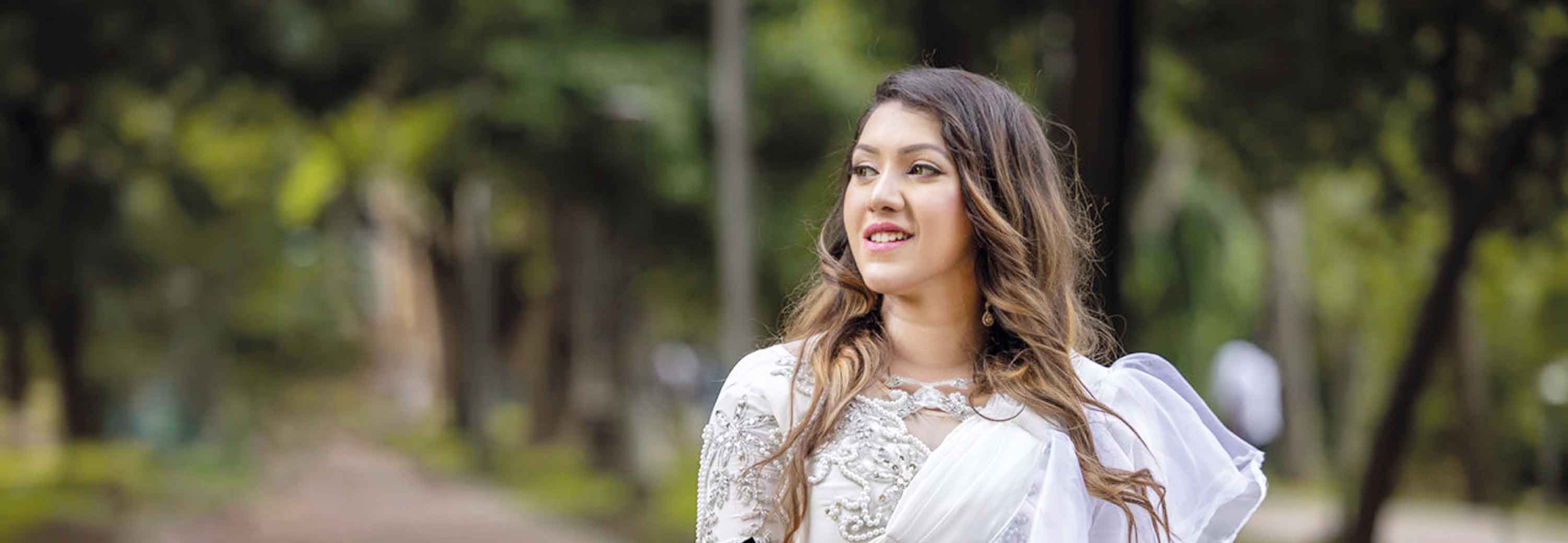উৎসবের মাঝেই পূজার গান